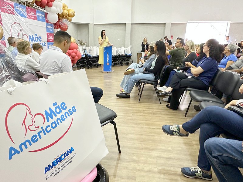 Prefeito Chico entrega kits do Mãe Americanense a gestantes