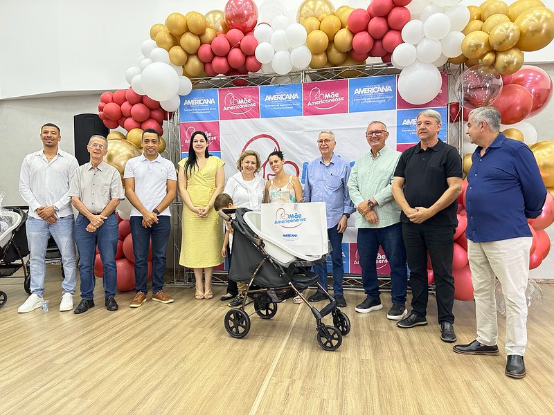 Prefeito Chico entrega kits do Mãe Americanense a gestantes