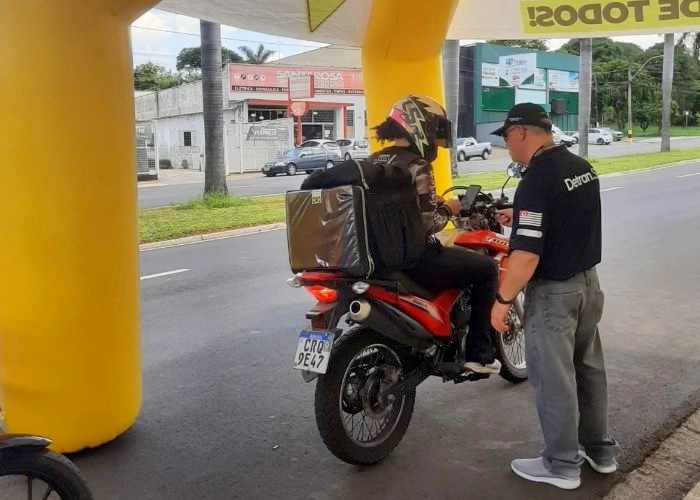 Prefeitura de Americana e Detran realizam ação educativa com motociclistas