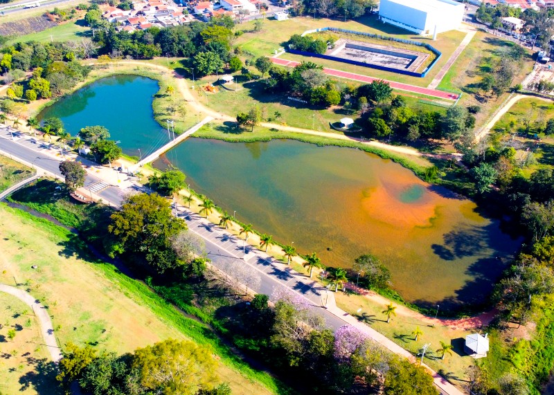 Serviços de limpeza revitalizam lagoa do Parque Araçariguama