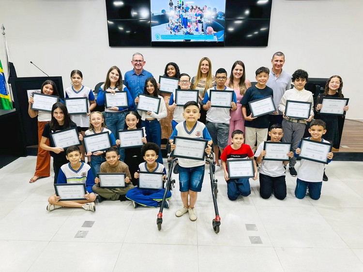 Sessão solene homenageia alunos Nota 10 em Nova Odessa
