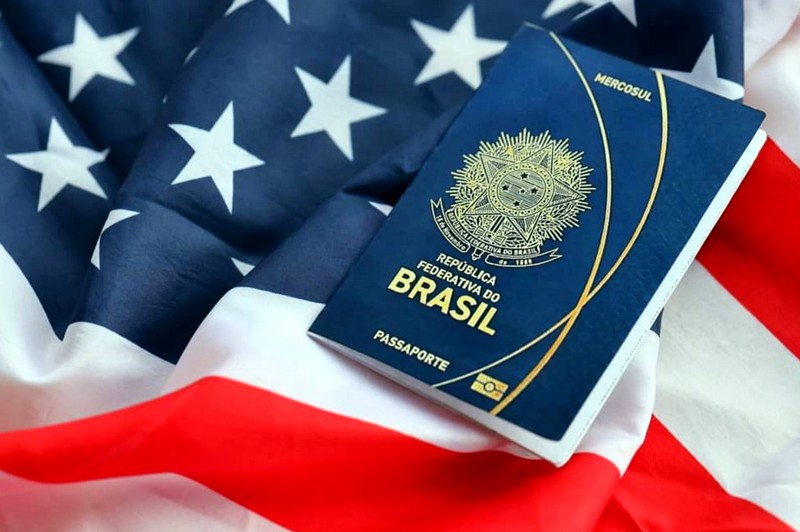 EUA suspendem vistos de imigração para brasileiros e outros 74 países