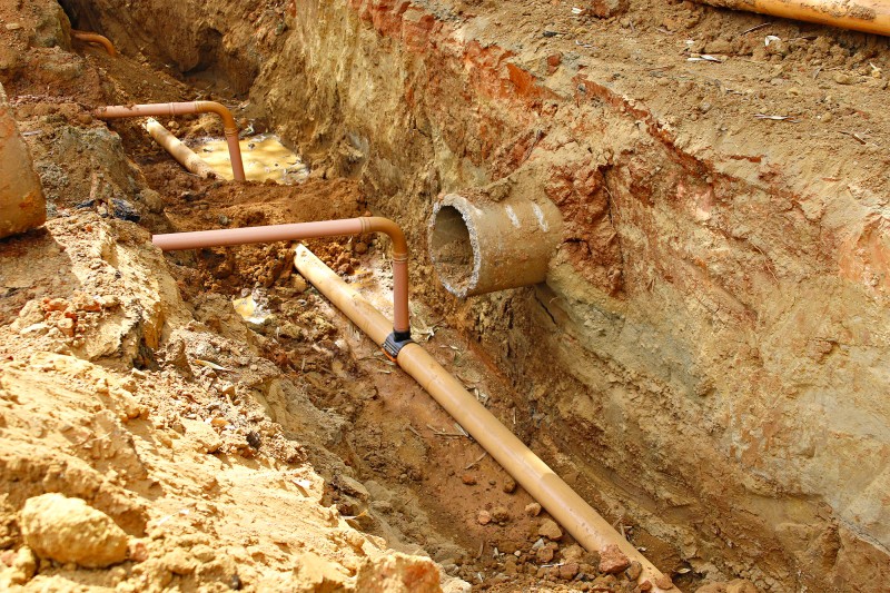 DAE investe R$ 403 mil e moderniza esgoto em dois bairros de S. Bárbara