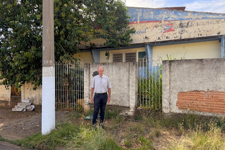 Fernando da Farmácia cobra limpeza no antigo CRAS Mathiensen