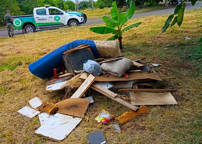 Guarda Municipal flagra descarte irregular de entulho no Parque Planalto