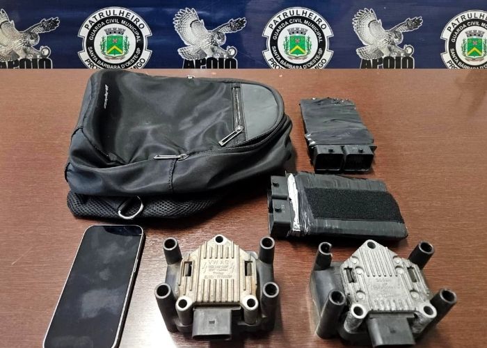 Homem sem CNH é flagrado em carro com módulos usados em furtos no Mollon