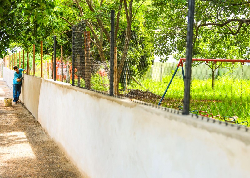 Prefeitura S. Bárbara realiza melhorias no entorno da Emei Olímpia Gelli Romi