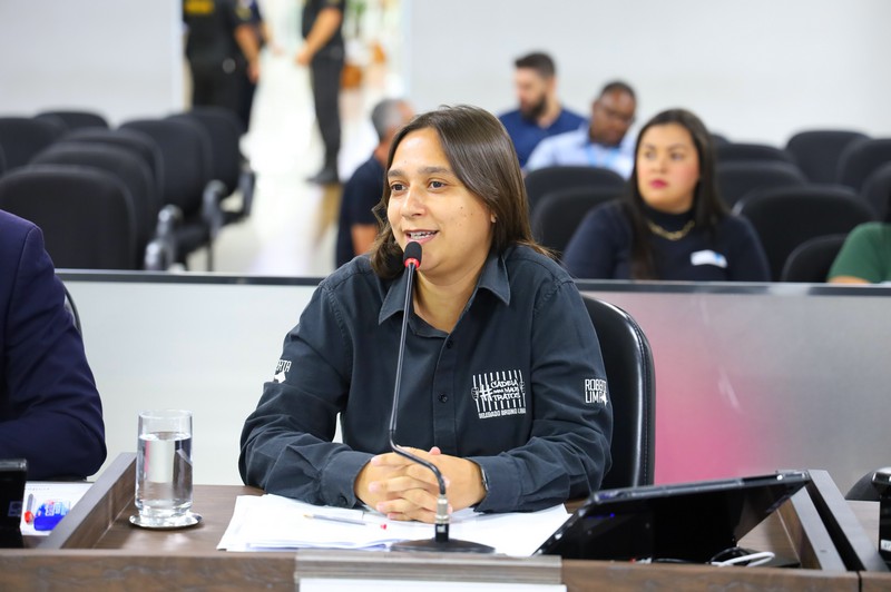 Roberta Lima pede informações sobre a coleta seletiva no Jardim Terramérica