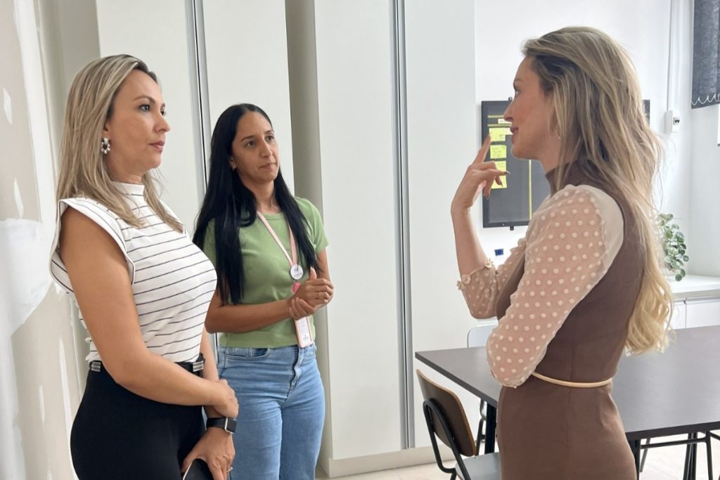 Talitha De Nadai questiona reforma das salas do Programa Mamãe Nenê