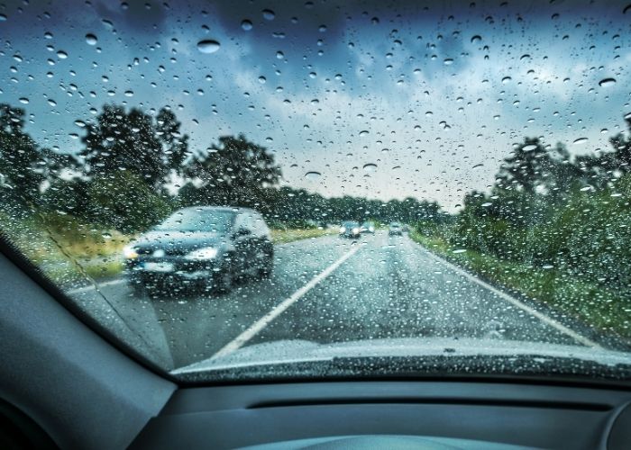 Trânsito de Sumaré orienta como dirigir com segurança nos dias de chuva