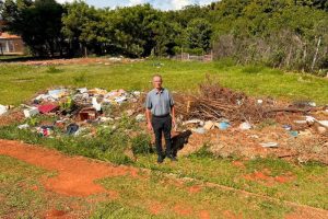Vereador pede serviços de limpeza e roçagem no bairro Jardim das Flores