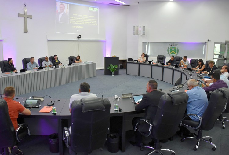 Vereadores aprovam dois projetos e 143 moções em S. Bárbara