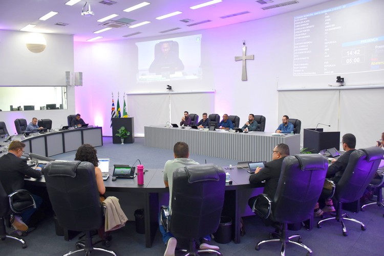 Vereadores barbarenses aprovam projetos e moções na 1ª sessão de 2026