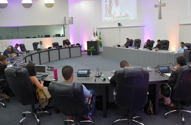 Câmara de S. Bárbara aprova dispensa de uniforme para alunos com TEA