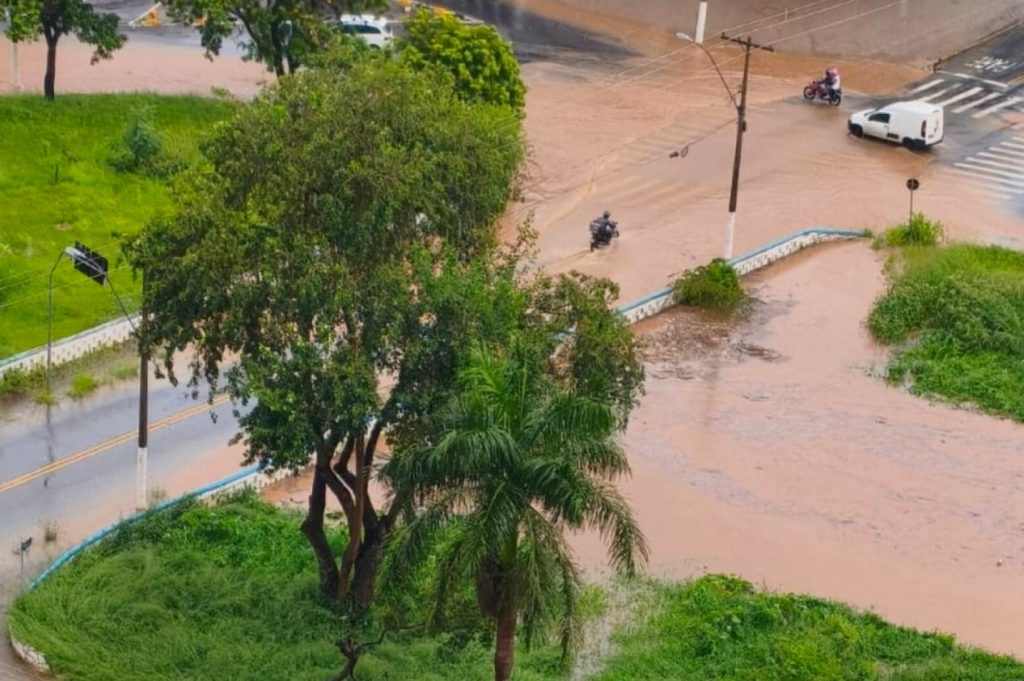 Chuvas causam alagamentos e interdicao viaria em Americana e S. Barbara