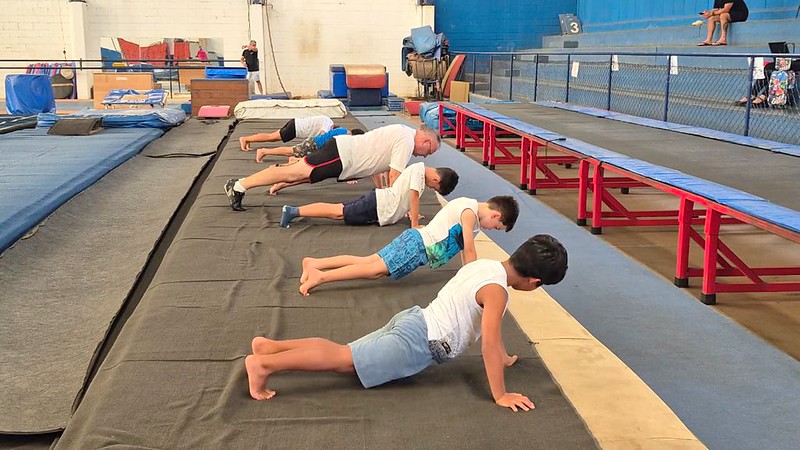 Escolinha de ginástica masculina abre vagas gratuitas no Centro Cívico de Americana