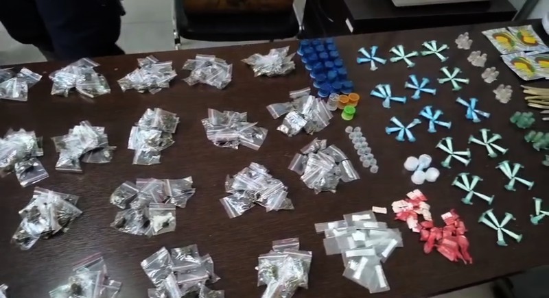 GCM apreende drogas e captura procurado em Santa Bárbara