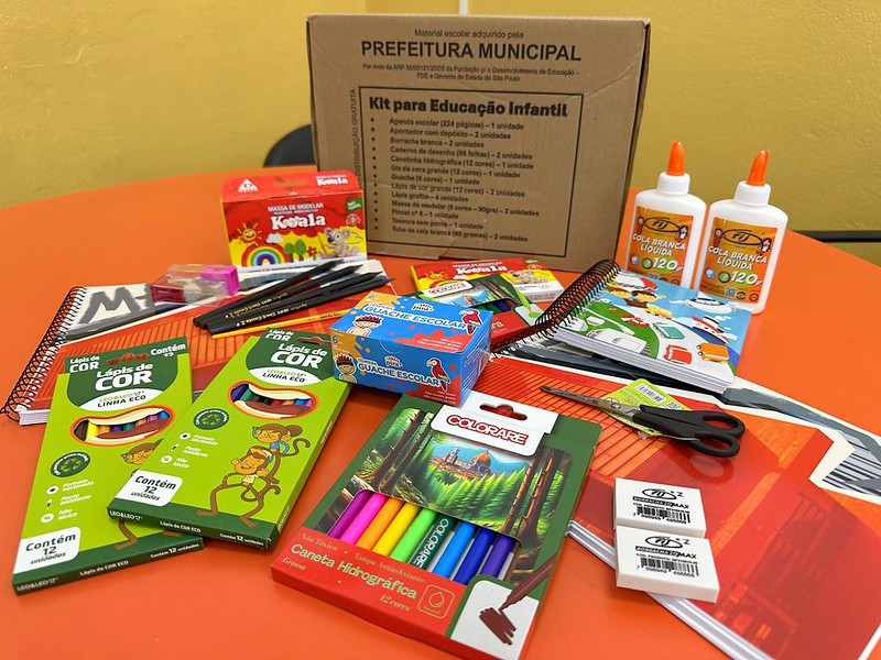 Americana entrega 11,4 mil kits escolares a alunos da rede municipal