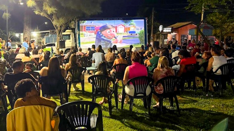 Cine Céu leva 300 pessoas à praça e impulsiona volta do Cinema nos Bairros em Nova Odessa