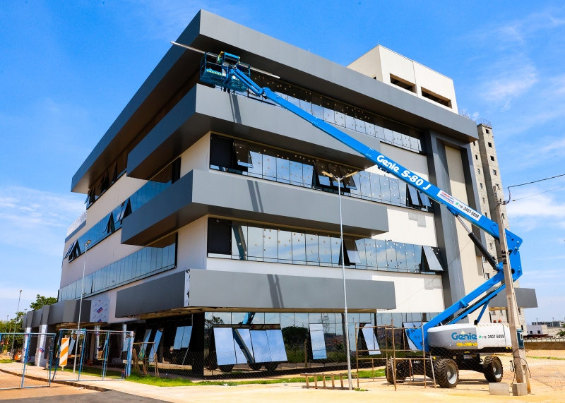 Construção do “Cidade Saúde” em S. Bárbara avança com arremates finais