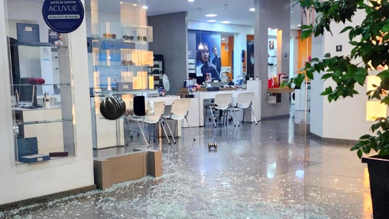 Criminosos furtam ótica em Americana e causam prejuízo de cerca de R$ 80 mil