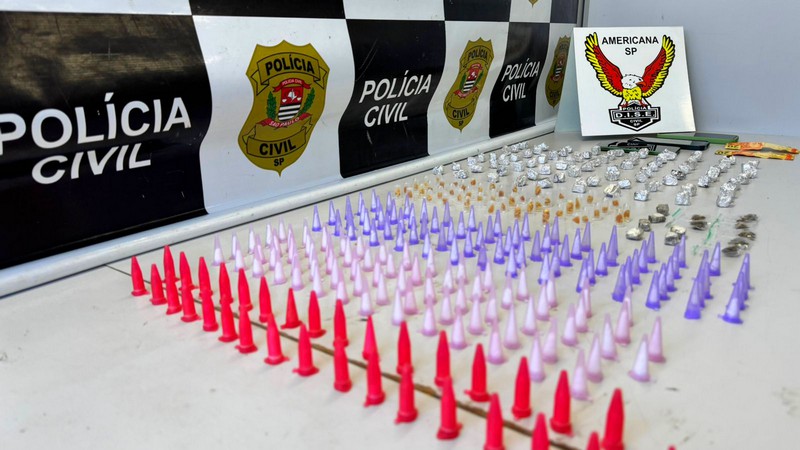 Dise prende dupla com 318 porções de drogas