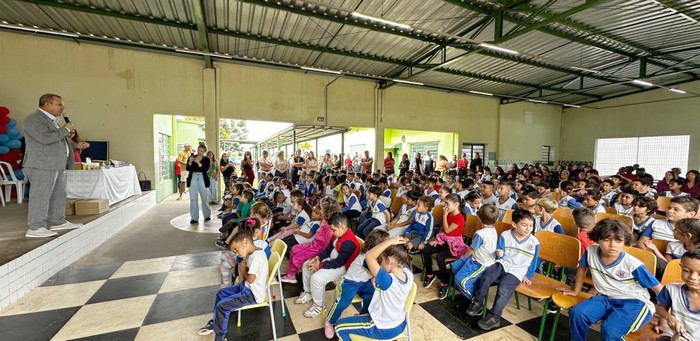 Nova Odessa inicia entrega de kits escolares para alunos