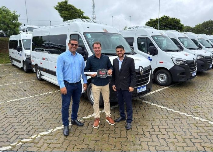 Nova Odessa recebe van para transporte de pacientes do Estado