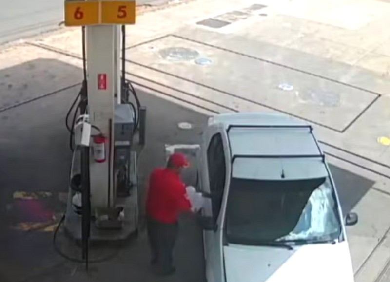 Pai é preso após tentar atear fogo no carro com filha de 2 anos em Sumaré 1 Pai é preso após tentar atear fogo no carro com filha de 2 anos em Sumaré 2