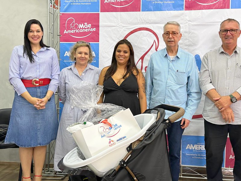 Prefeito entrega enxovais a 38 gestantes do programa Mãe Americanense