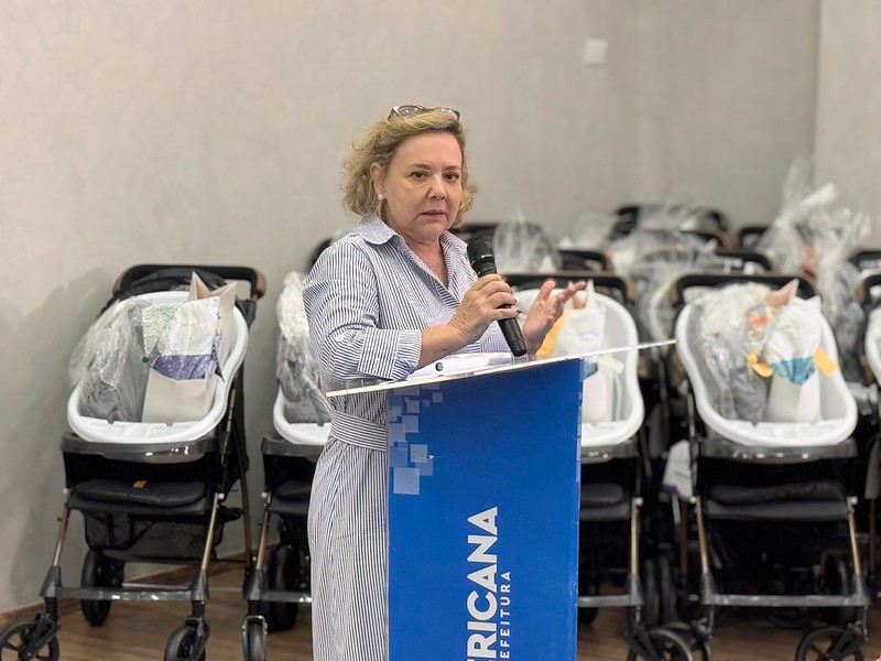 Prefeito entrega enxovais a 38 gestantes do programa Mãe Americanense