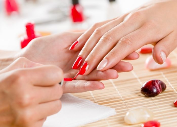 Procon Nova Odessa orienta mulheres sobre serviços de beleza seguros