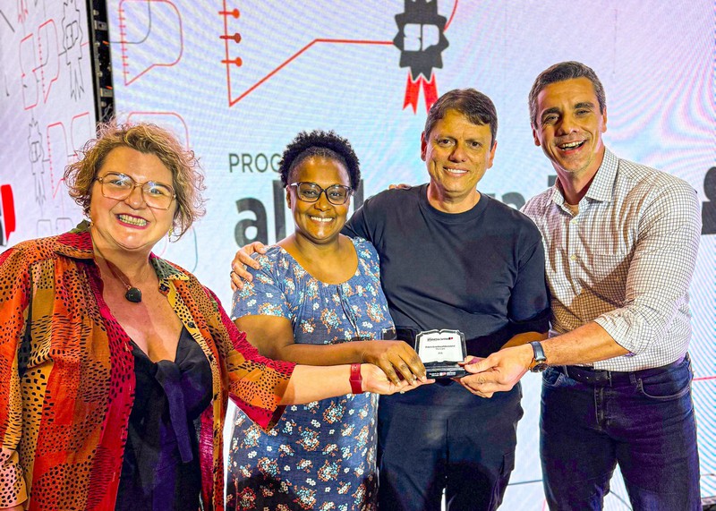 Santa Bárbara tem 10 escolas municipais premiadas por metas de alfabetização no Estado