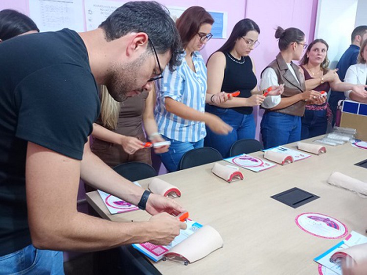 Sumaré capacita 50 profissionais e inicia uso do Implanon