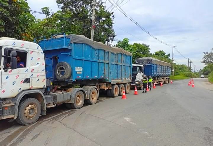 Sumaré multa 16 veículos em operação contra chorume