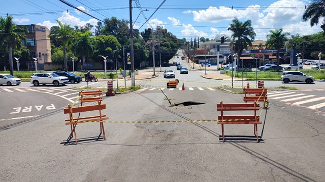 obras-avenida-brasil-erosao