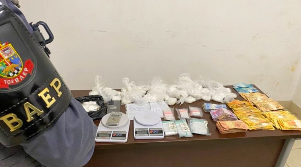 Baep prende homem com cocaína e R$ 6 mil em Sumaré