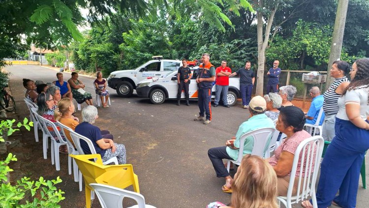 CRAS e Defesa Civil orientam idosos sobre acidentes domésticos em Nova Odessa