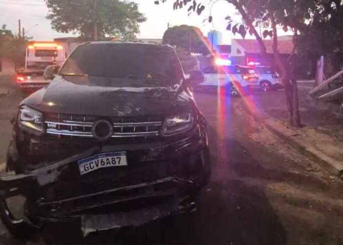 Caminhonete invade escola e causa danos ao patrimônio público em Americana