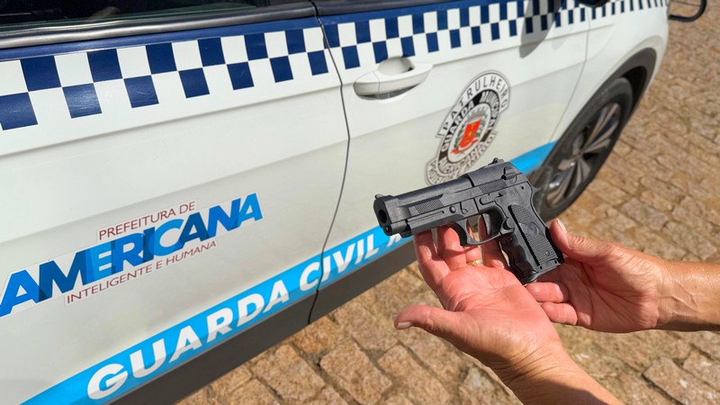 Gama recupera moto furtada e detém adolescentes com réplica de arma após perseguição