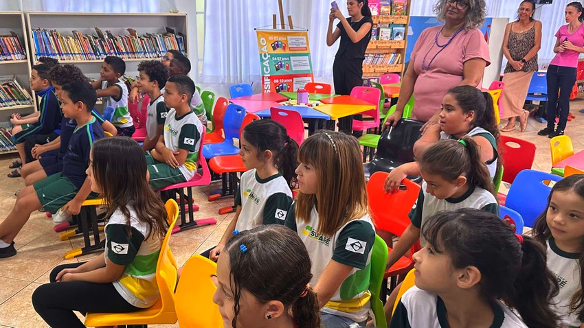 Leitura com teatro reúne alunos na Biblioteca de Sumaré