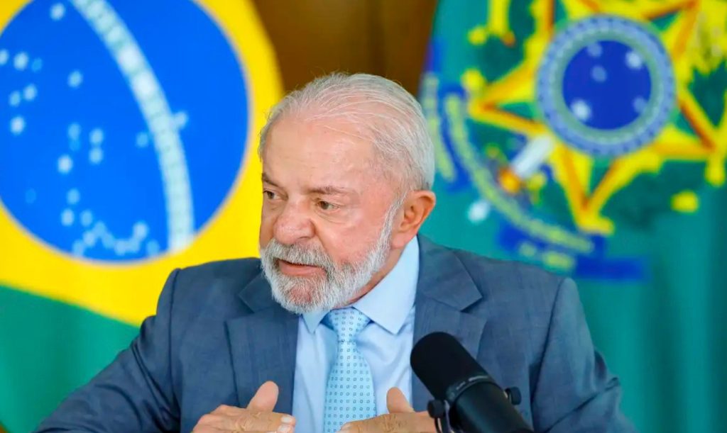 Lula envia ao Congresso projeto para acabar com escala 6x1