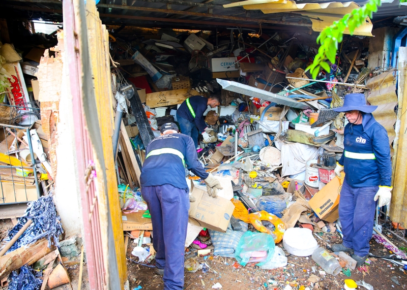 Operação remove 6 toneladas de entulho em imóvel de idoso no Sartori 1 Operação remove 6 toneladas de entulho em imóvel de idoso no Sartori