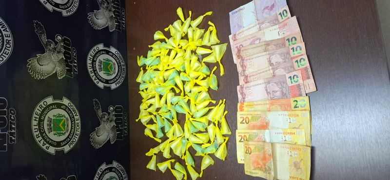 Traficante é preso em carro de app com 112 pinos de cocaína no Zabani