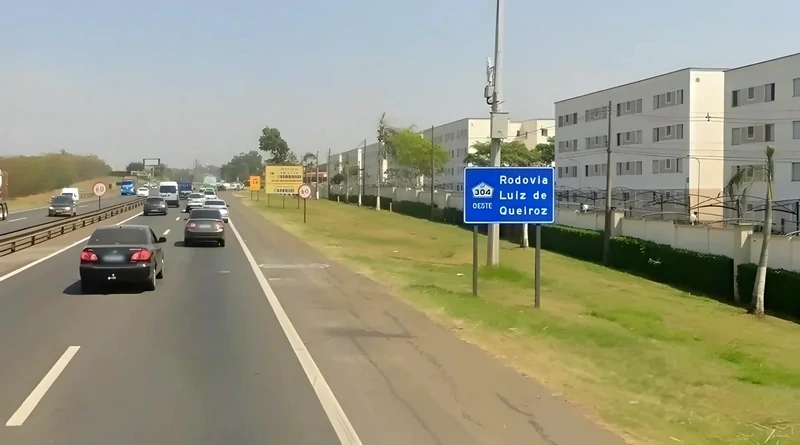 Carro tomba na SP-304 e criança fica ferida em Americana
