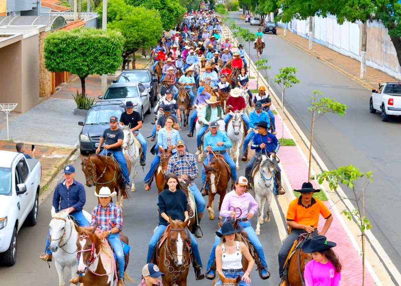 Desfile de Cavaleiros abre Festival Raízes em Santa Bárbara no domingo