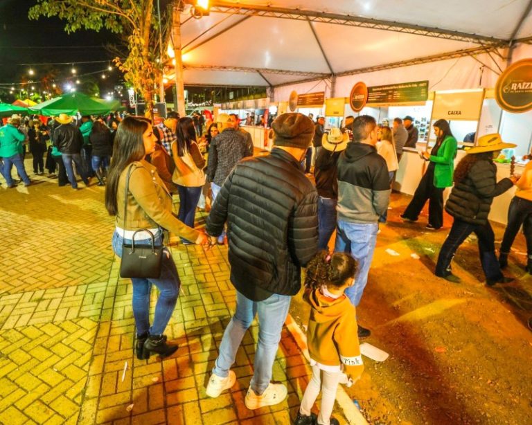 Festival Raízes divulga cardápio completo da praça de alimentação solidária
