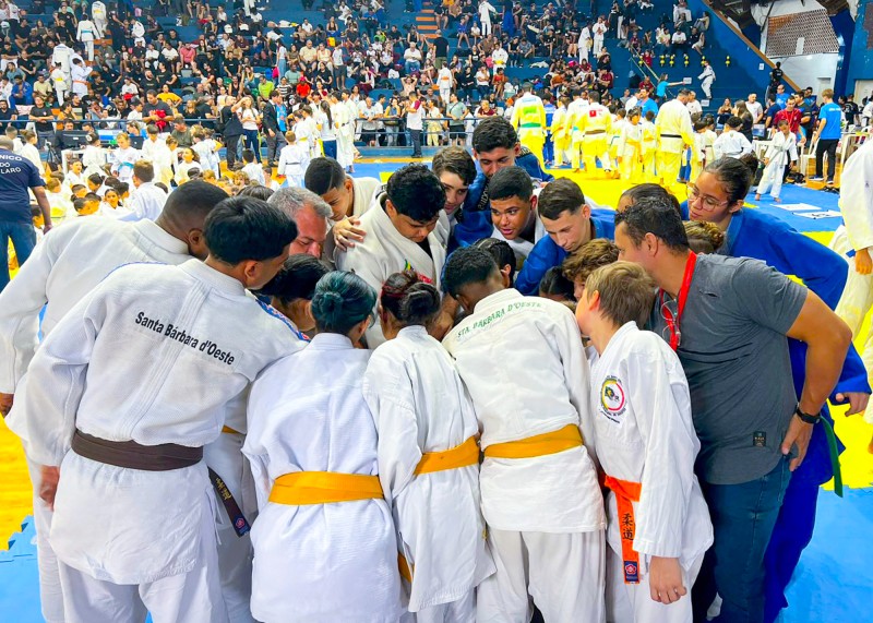 Judô de Santa Bárbara conquista 18 medalhas em Rio Claro