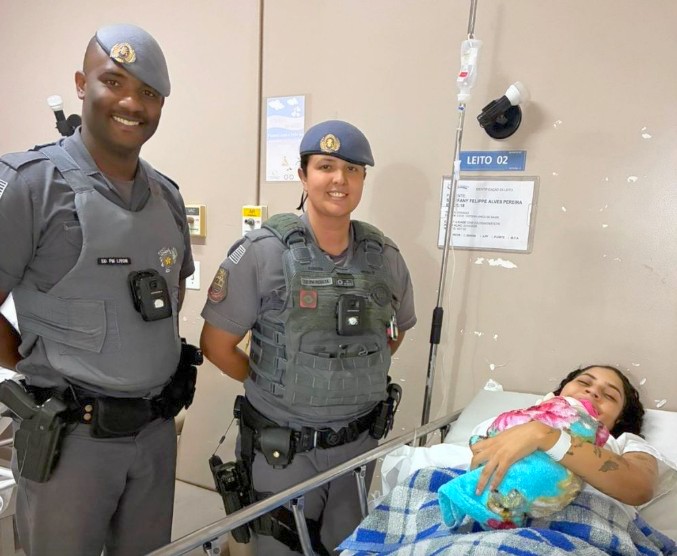 PM ajuda em parto e bebê nasce em casa em SBO