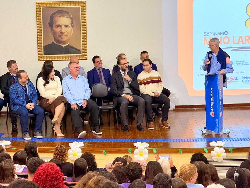 Prefeito Chico abre Seminário Maio Laranja com 350 pessoas no Unisal